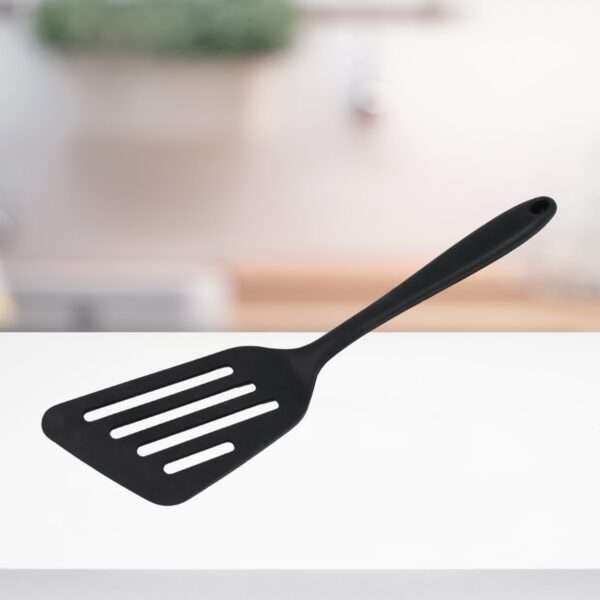 Heat resistant silicone kitchen turner